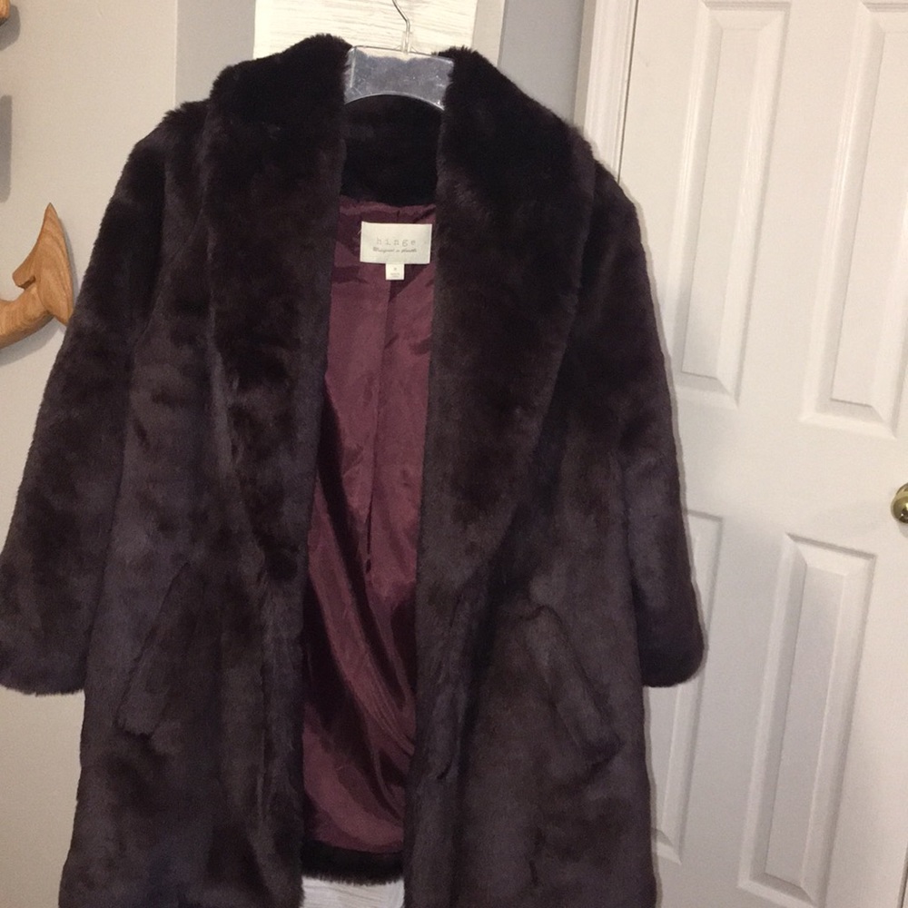 A NWNT FAUX FUR COAT